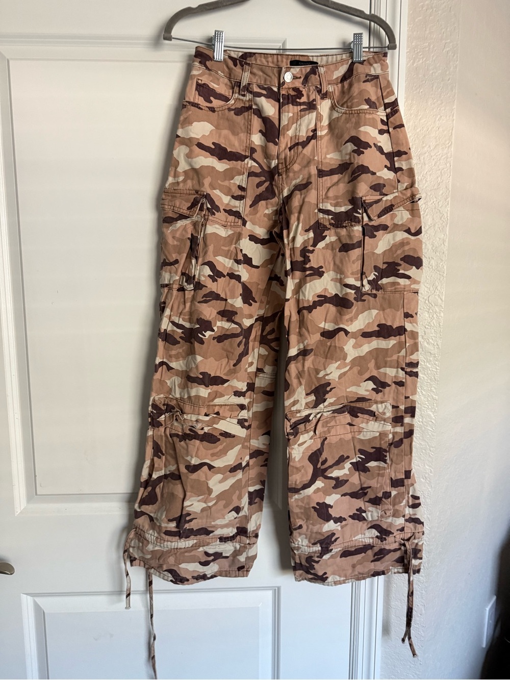 Forever 21 Desert Camo Cargo Pants Tan Brown Mauve Wide Leg Utility Womens M
